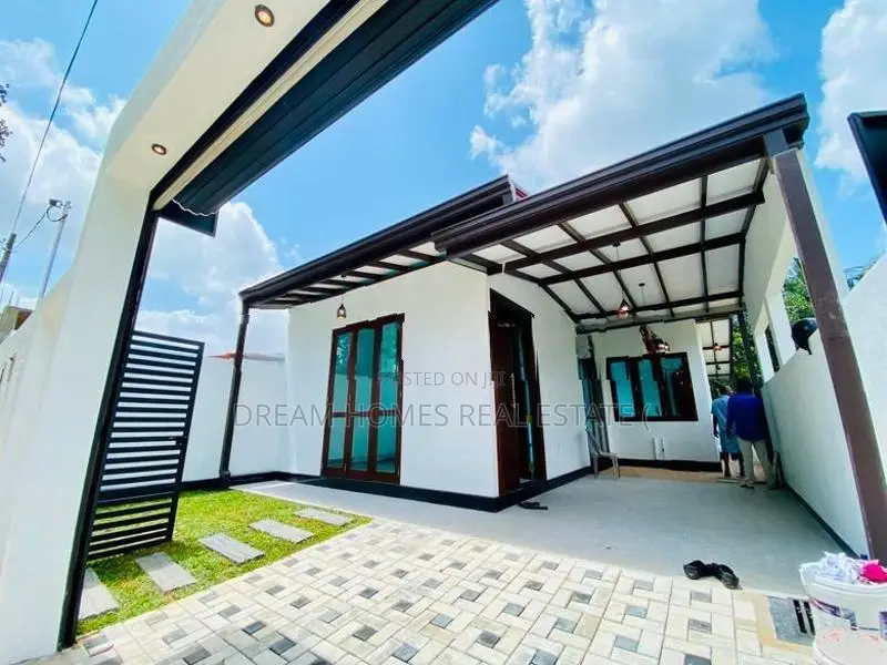 3 Bedroom House – Athurugiriya