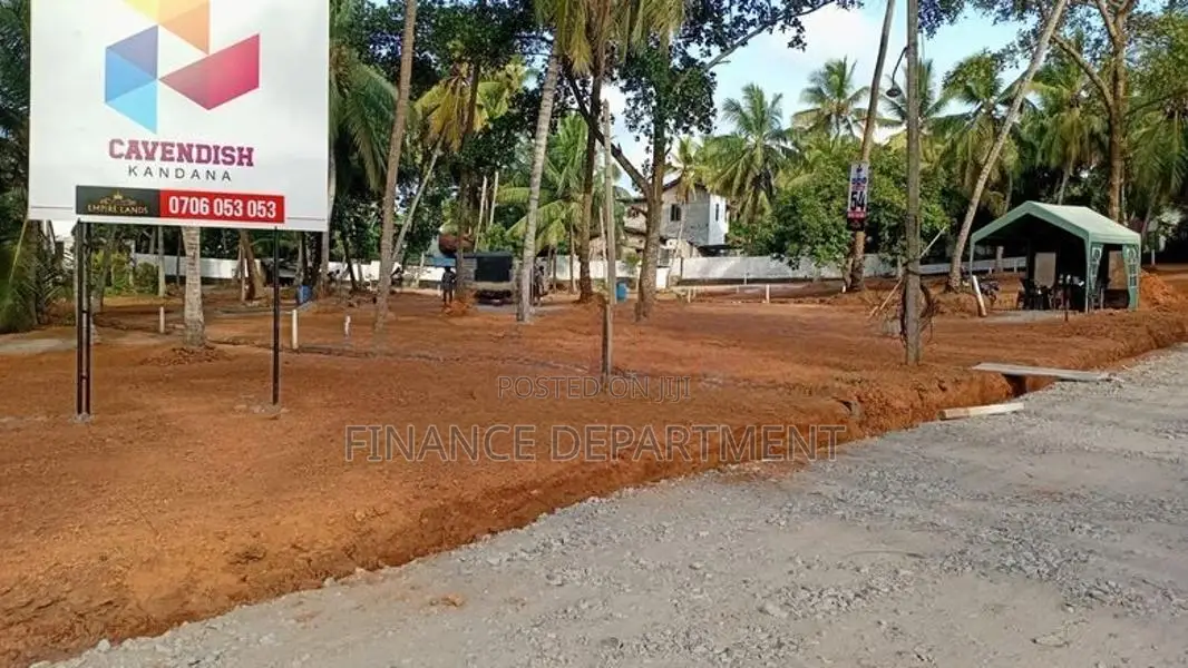 Walking Distance to Main Bus route Land for Sale in Kandana Limit