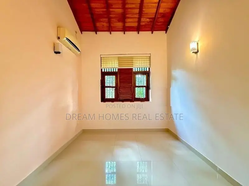 Luxury Home with Garden for Sale in Kotte