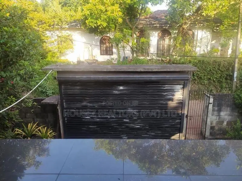 Spacious 5-Bedroom Two-Storey House for Sale – Delgoda