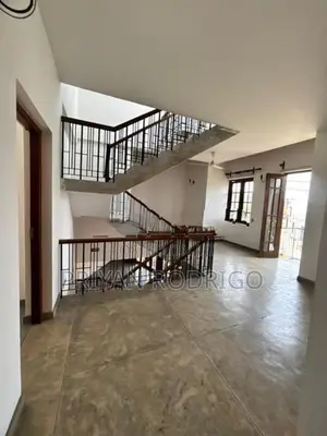 Rajagiriya Kalapaluwawa 04 Bedroom Upstair House at 1st Lane for Sale