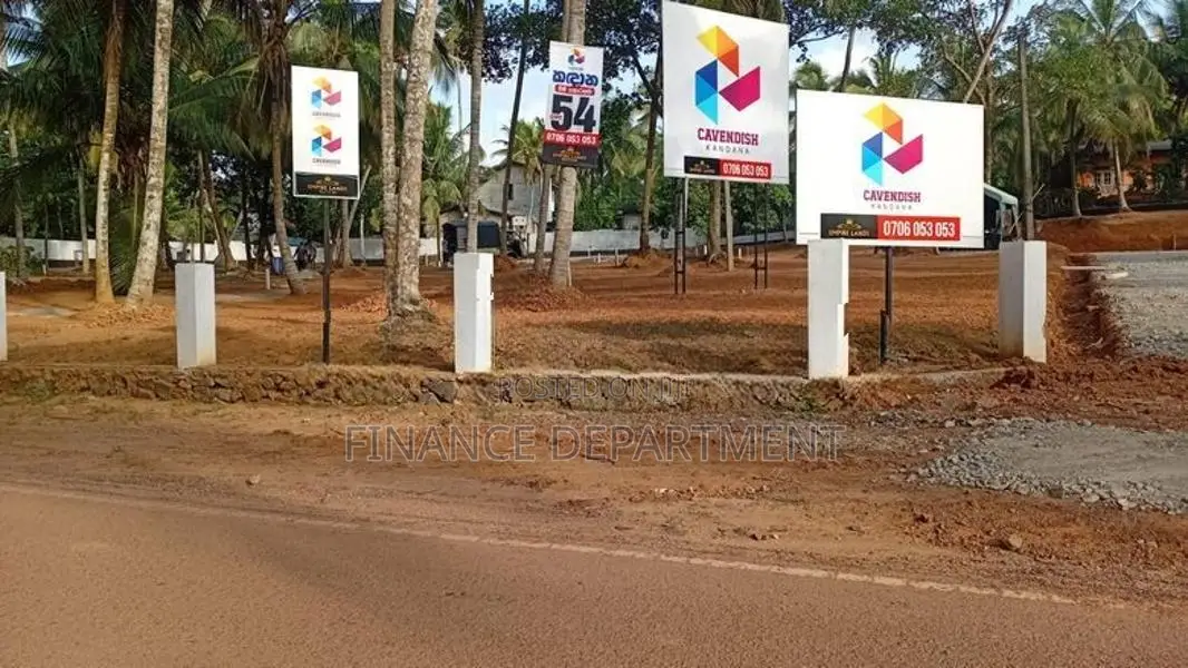 Walking Distance to Main Bus route Land for Sale in Kandana Limit