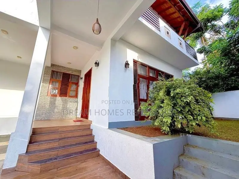 Luxury Home with Garden for Sale in Kotte