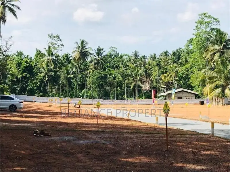 හෝමගම බිම් කොටස්