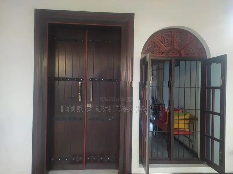Spacious 5-Bedroom Two-Storey House for Sale – Delgoda