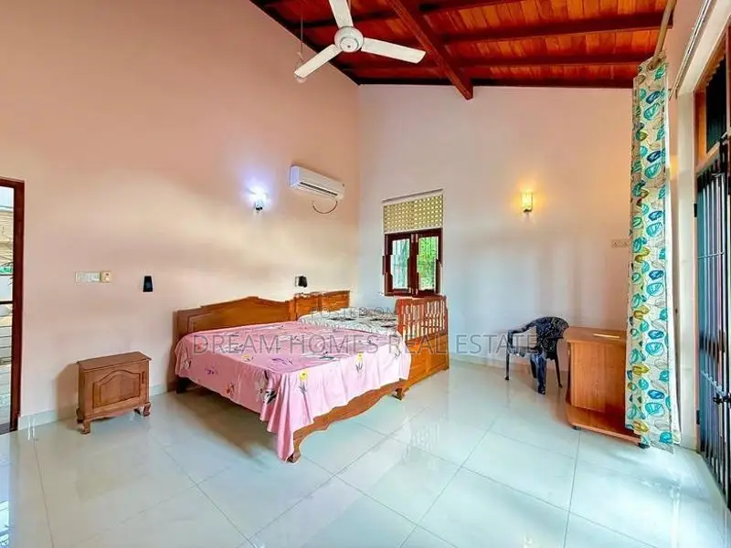 Luxury Home with Garden for Sale in Kotte