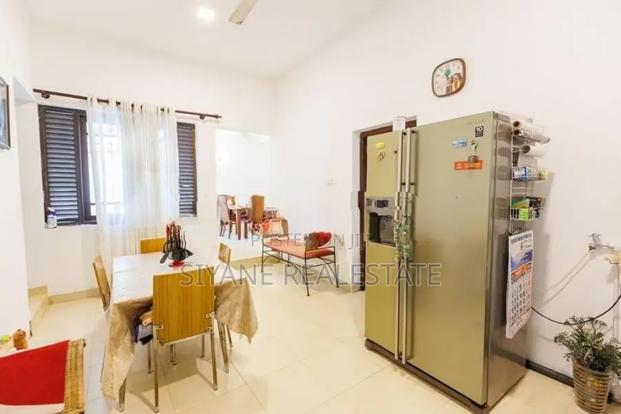 Super Luxury 3 Storey House For Sale In Thalawathugoda