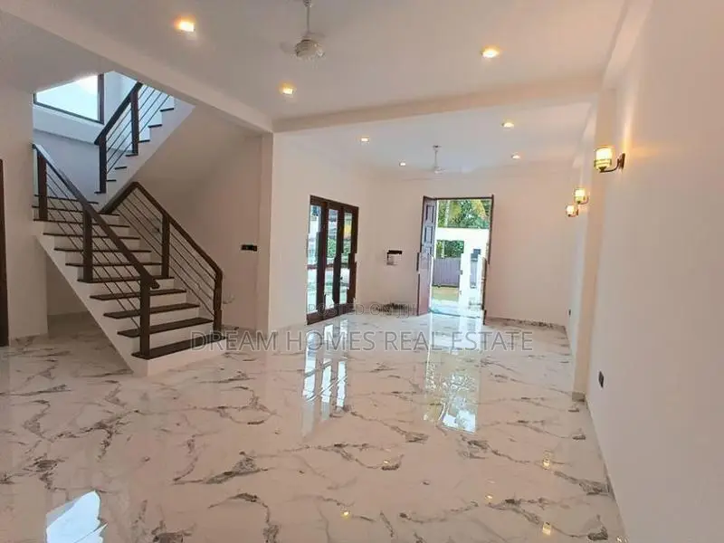 Luxury Rooftop House for Sale – Piliyandala (Near Kesbewa Junction)