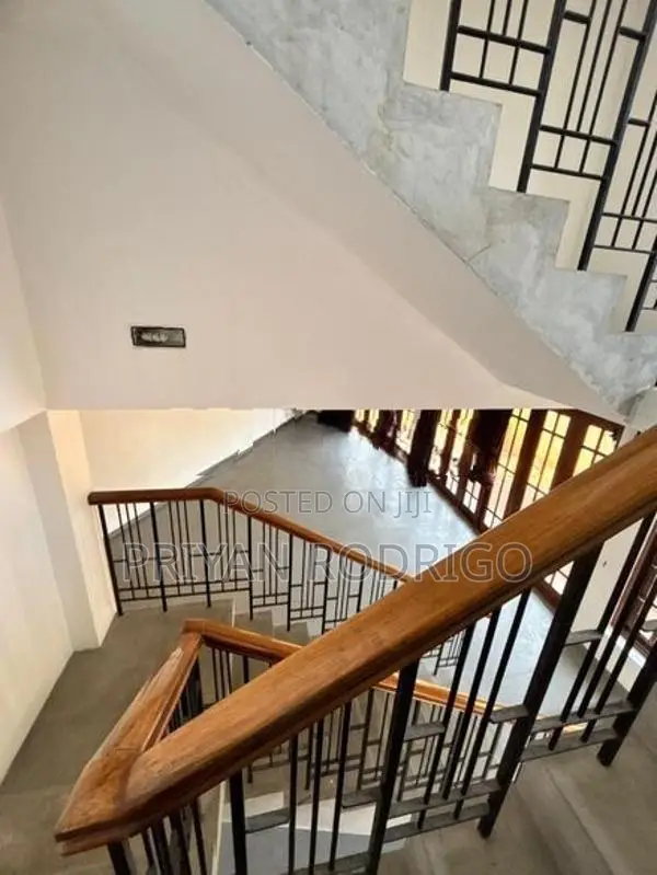 Rajagiriya Kalapaluwawa 04 Bedroom Upstair House at 1st Lane for Sale