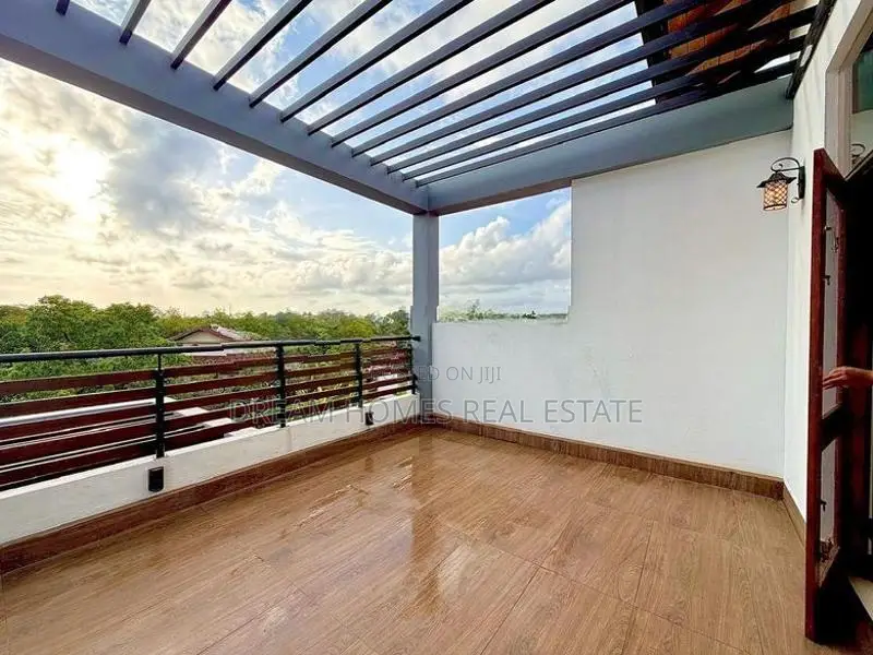Luxury Home with Garden for Sale in Kotte