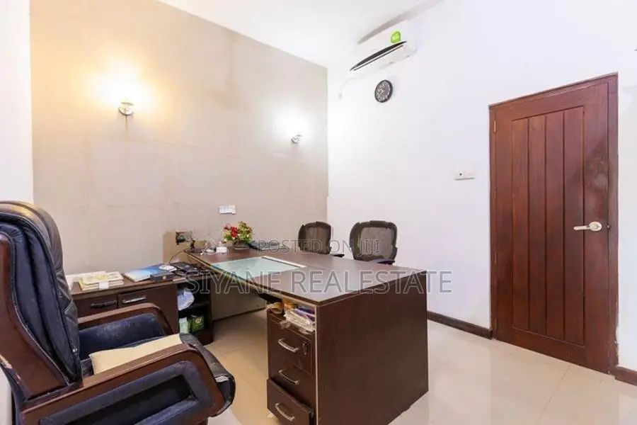 Super Luxury 3 Storey House For Sale In Thalawathugoda