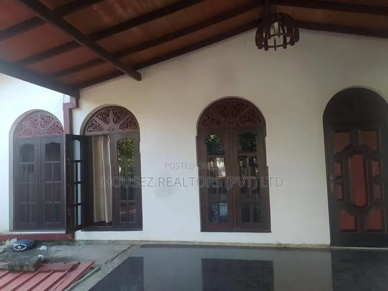 Spacious 5-Bedroom Two-Storey House for Sale – Delgoda
