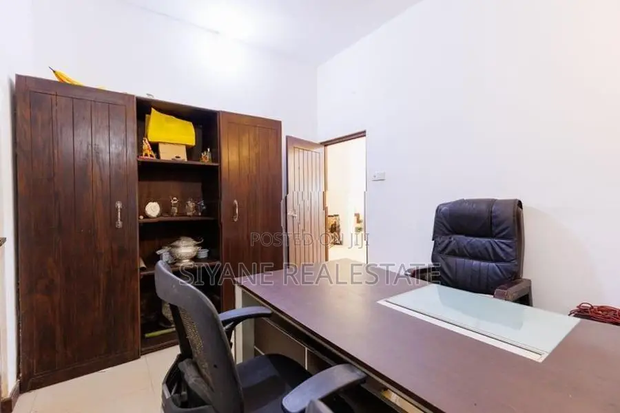 Super Luxury 3 Storey House For Sale In Thalawathugoda