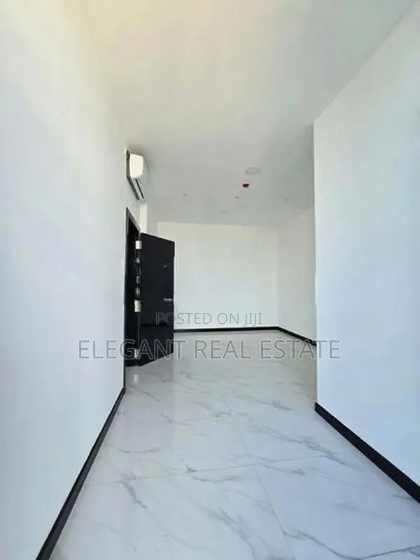 Peak - 03 Bedroom Unfurnished Apartment for Sale in Colombo (A2999)