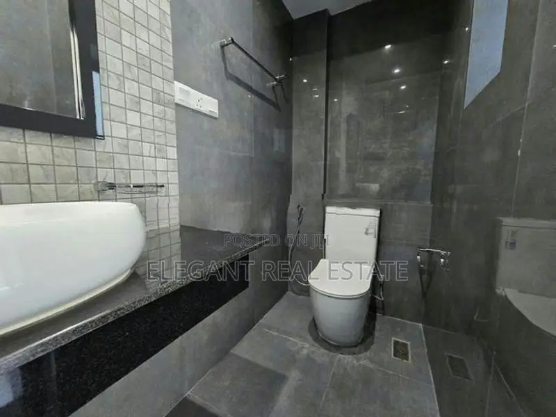 Peak - 03 Bedroom Unfurnished Apartment for Sale in Colombo (A2999)