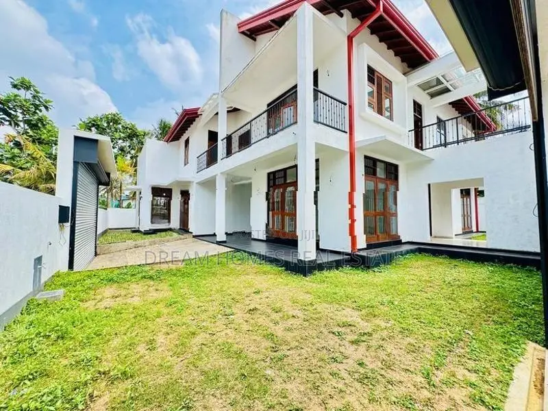 4 Bedroom Luxury Home for Sale – Boralesgamuwa
