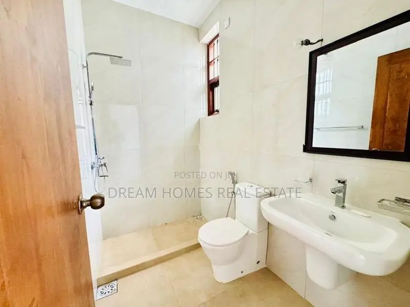 4 Bedroom Luxury Home for Sale – Boralesgamuwa