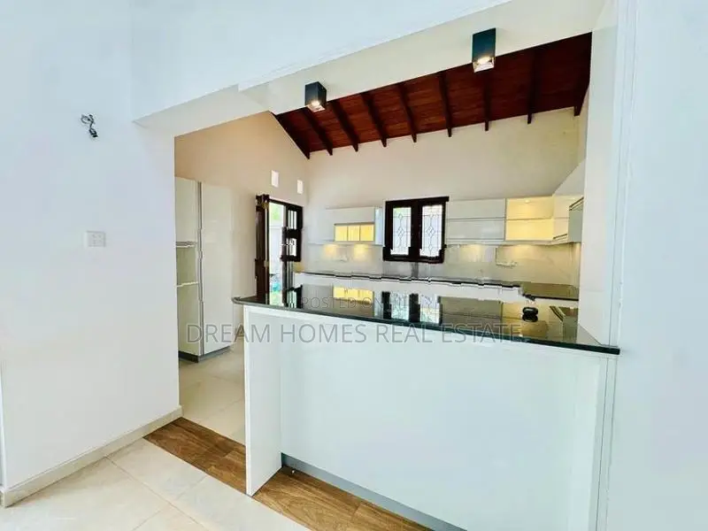 4 Bedroom Luxury Home for Sale – Boralesgamuwa