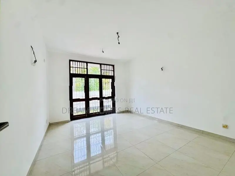 4 Bedroom Luxury Home for Sale – Boralesgamuwa
