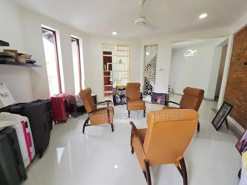 Luxury 2-Storey House with Rooftop for Sale – Pannipitiya