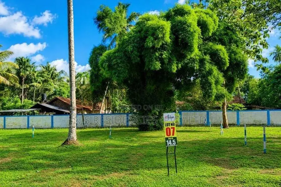 Mellawagedara Road Facing Land - H 11