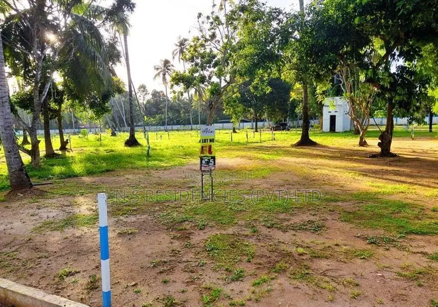 Mellawagedara Road Facing Land - H 11