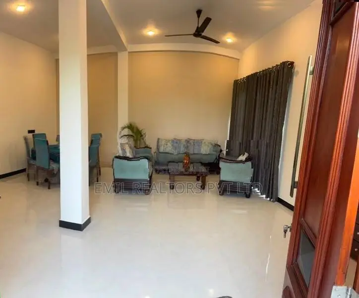 Brand-New 3 Bedroom Luxury House for Rent at Rajagiriya (EM028MI)
