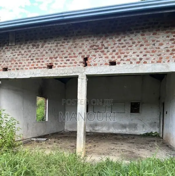 100 Perches Land with Two Storied House Bindunuwewa