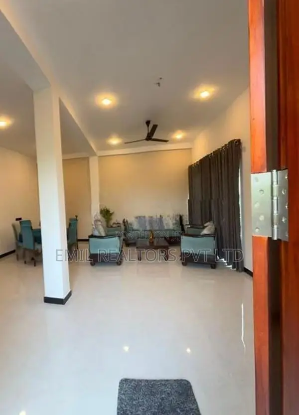 Brand-New 3 Bedroom Luxury House for Rent at Rajagiriya (EM028MI)