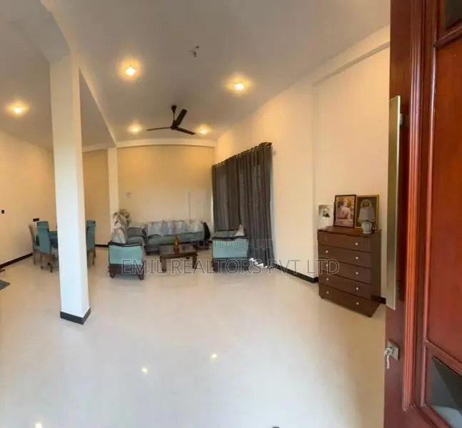 Brand-New 3 Bedroom Luxury House for Rent at Rajagiriya (EM028MI)