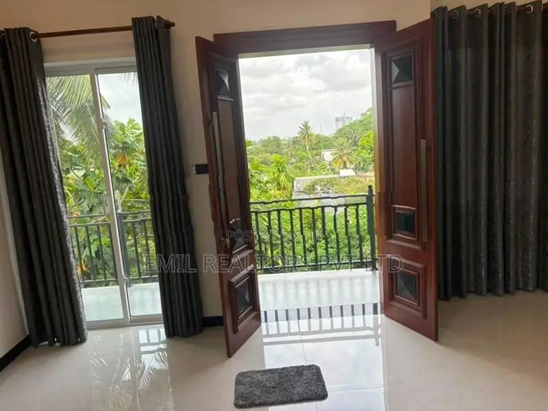 Brand-New 3 Bedroom Luxury House for Rent at Rajagiriya (EM028MI)