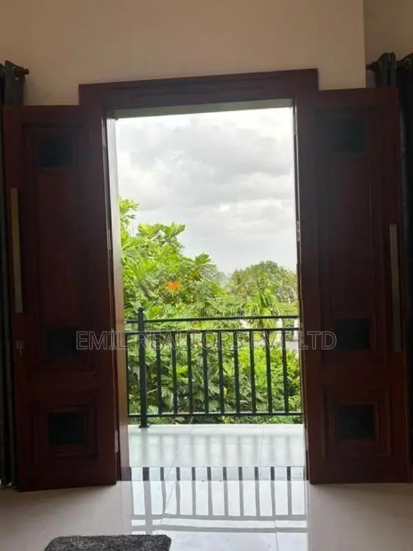 Brand-New 3 Bedroom Luxury House for Rent at Rajagiriya (EM028MI)