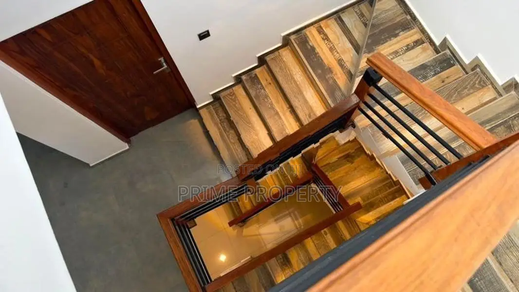 Luxury Fully Furnished Residence for Rent in Makumbura