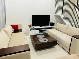 Luxury Fully Furnished 3BR A/C House – Prime Urban Art, Kottawa