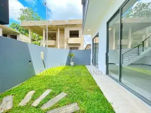 අලුත්ම නවීන පන්නයේ දෙමහල් නිවසක් විකිණීමට පිලියන්දල