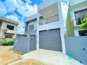අලුත්ම නවීන පන්නයේ දෙමහල් නිවසක් විකිණීමට පිලියන්දල