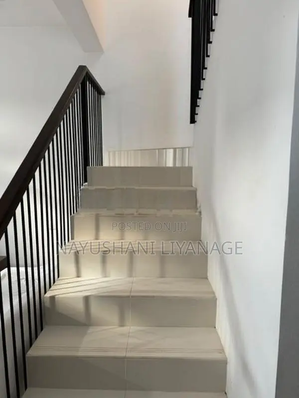 Luxury Fully Furnished 3BR A/C House – Prime Urban Art, Kottawa
