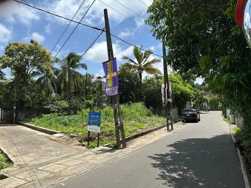 Boralesgamuwa Pirivena Rd Residential 12p Land 150m from Main Road.