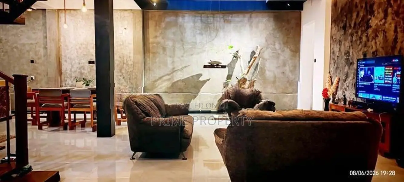 Luxury Two-Story House – Nittambuwa
