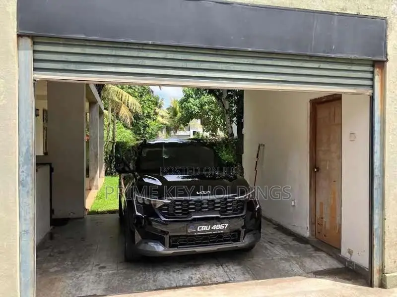 Architect-Designed House for Sale Thalawathugoda [HS112]