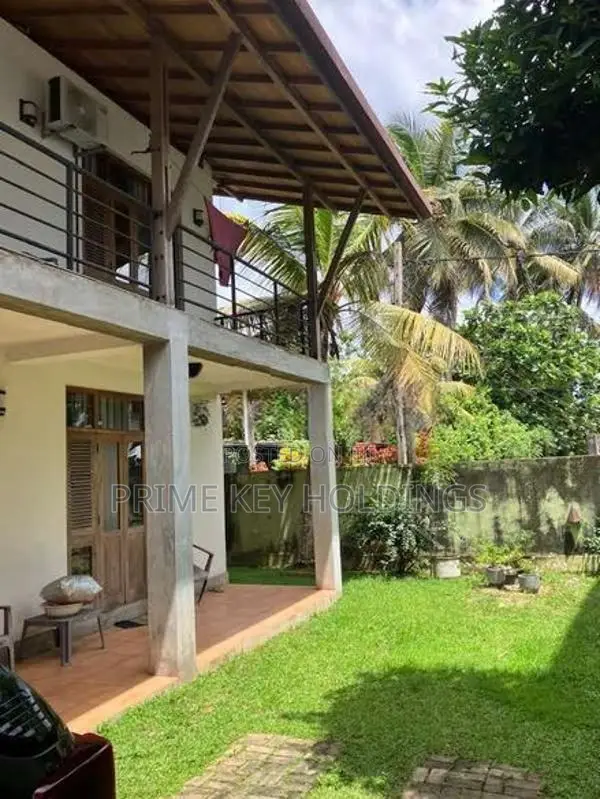 Architect-Designed House for Sale Thalawathugoda [HS112]