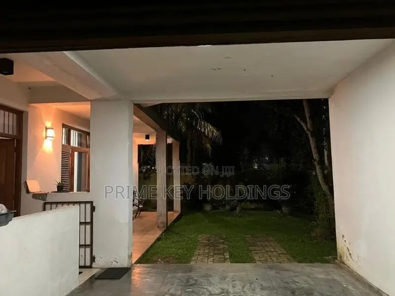 Architect-Designed House for Sale Thalawathugoda [HS112]