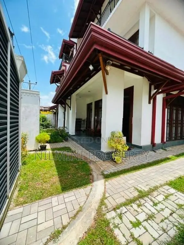 8 Bed Room Bath House for Rent Araliya Uyana Pannipitiya