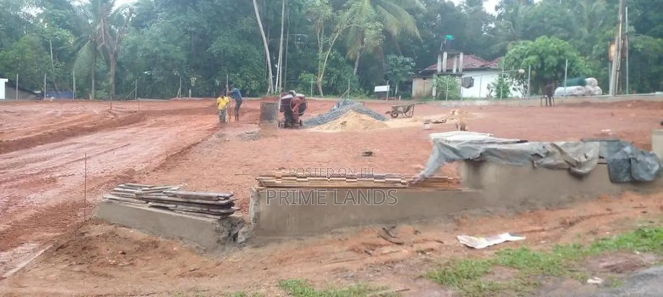 පදිංචියට වටිනා බිම් කොටස් විකිණීමට කඩවතට නුදුරින් වෑබඩ පාර