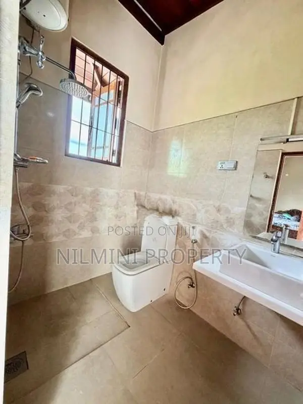8 Bed Room Bath House for Rent Araliya Uyana Pannipitiya