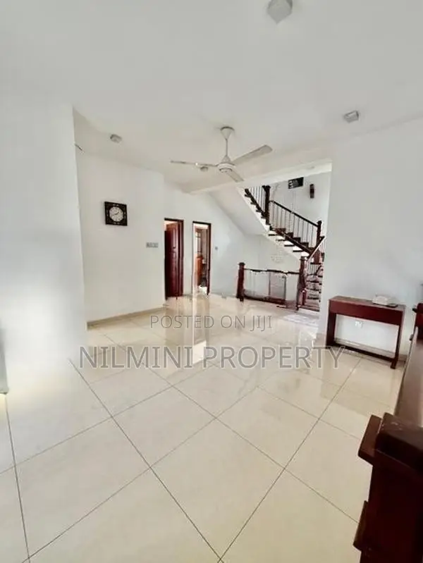 8 Bed Room Bath House for Rent Araliya Uyana Pannipitiya