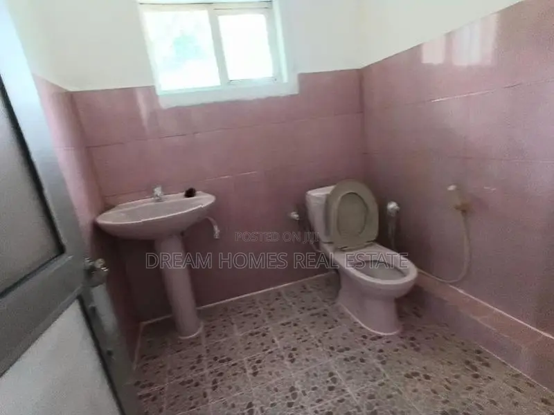 4 Story Building for Rent Facing Main Road Nugegoda