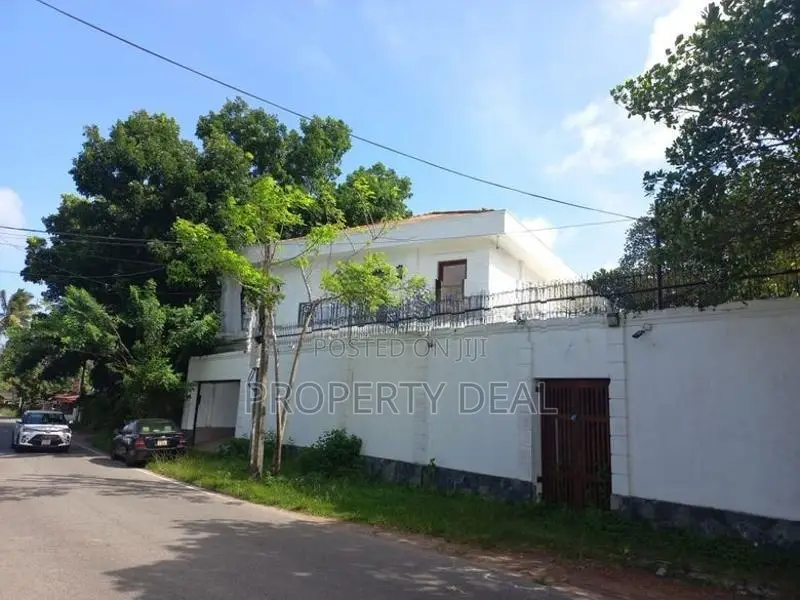 5 Bedrooms House for Sale in Pelawatte - PDH169