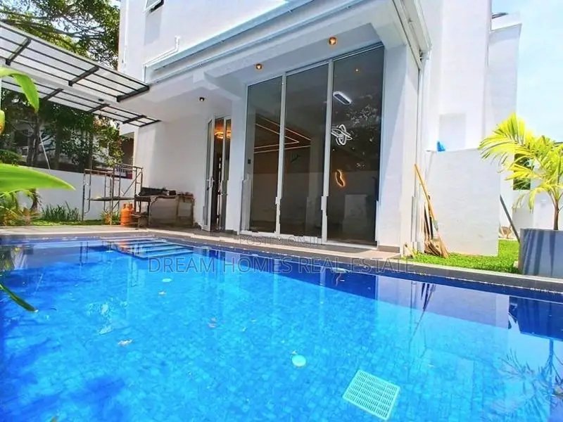 5 Bedroom Modern House with Pool Piliyandala