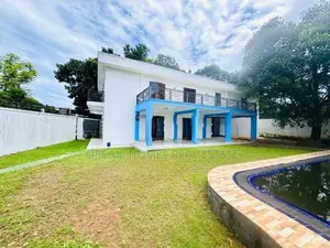 Spacious Luxury House with Private Pool – Pelawatte